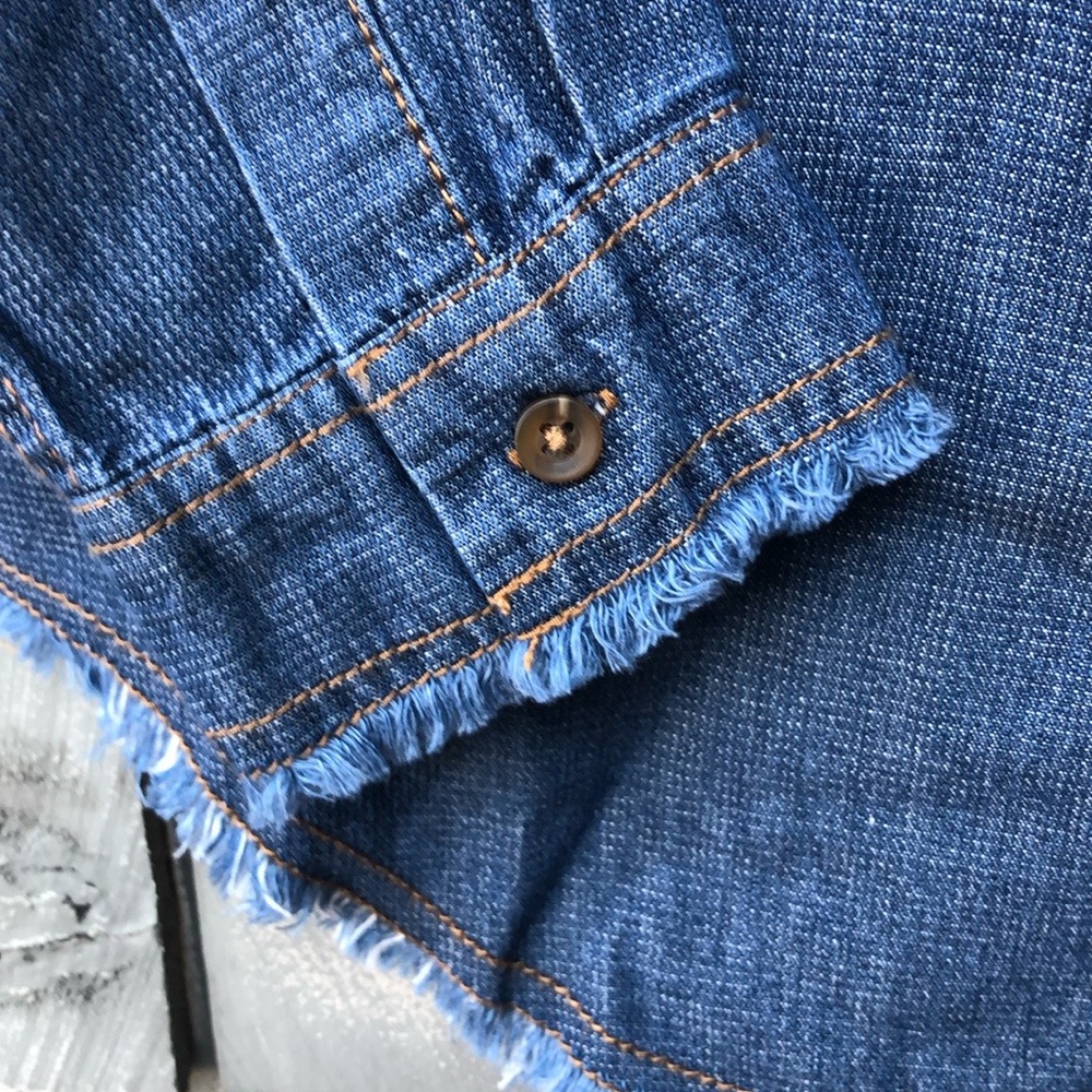 Original Use Denim Jean Style Raw Hem Woman’s XS Button Down Jean Shirt NWT - Picture 6 of 12